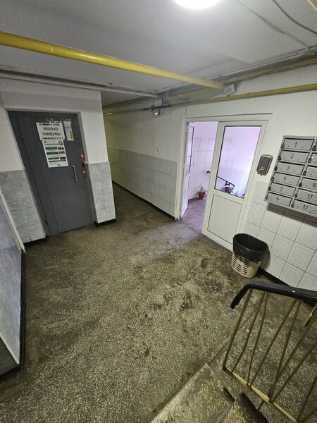 Modoran Ene nr. 7, Piata Rahova, de vanzare ap. 3 camere.