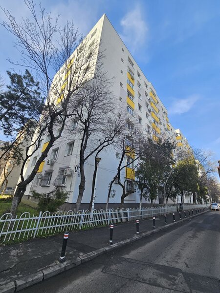 Modoran Ene nr. 7, Piata Rahova, de vanzare ap. 3 camere.