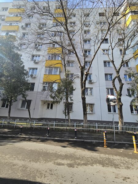 Modoran Ene nr. 7, Piata Rahova, de vanzare ap. 3 camere.