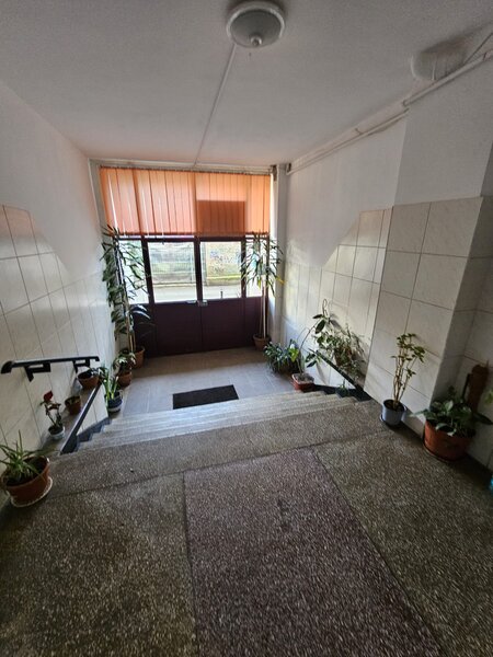 Modoran Ene nr. 7, Piata Rahova, de vanzare ap. 3 camere.